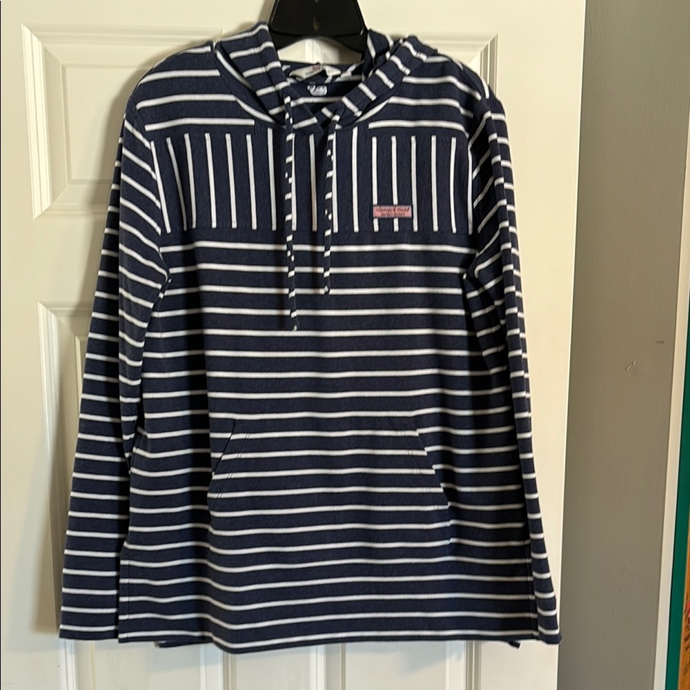 Vineyard Vines front pocket hoodie
